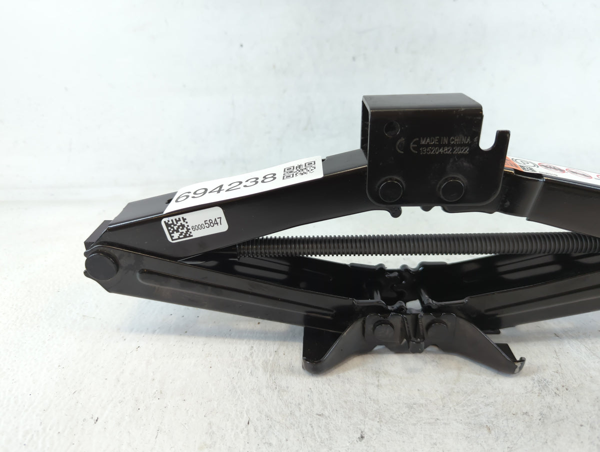 2023 Chevrolet Trailblazer Spare Scissor Car Jack Black - Oemusedautoparts1.com