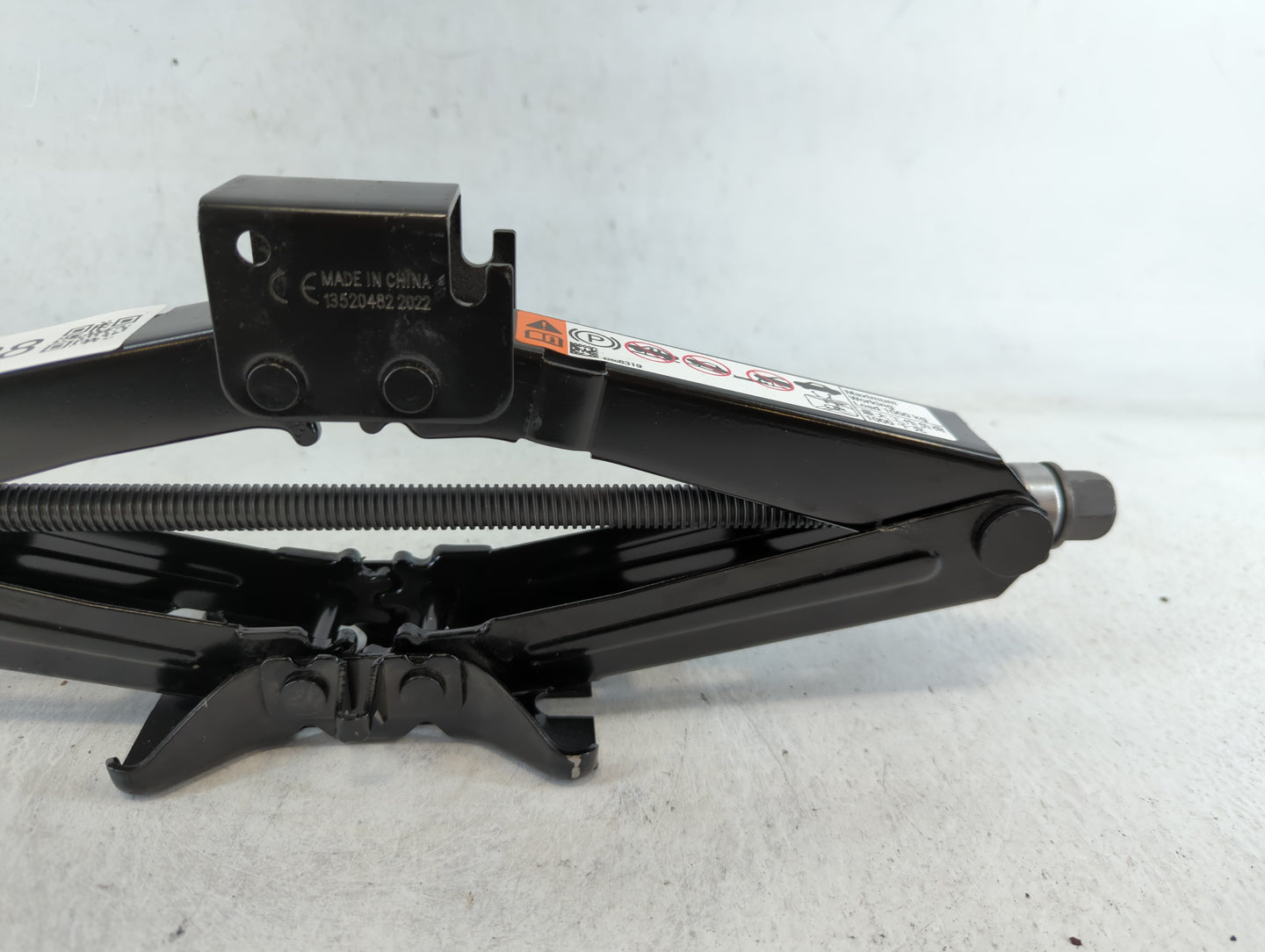 2023 Chevrolet Trailblazer Spare Scissor Car Jack Black - Oemusedautoparts1.com