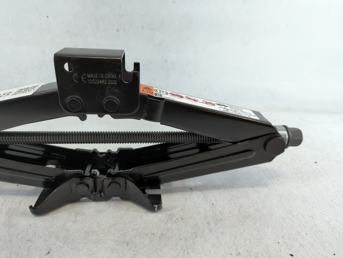 2023 Chevrolet Trailblazer Spare Scissor Car Jack Black - Oemusedautoparts1.com