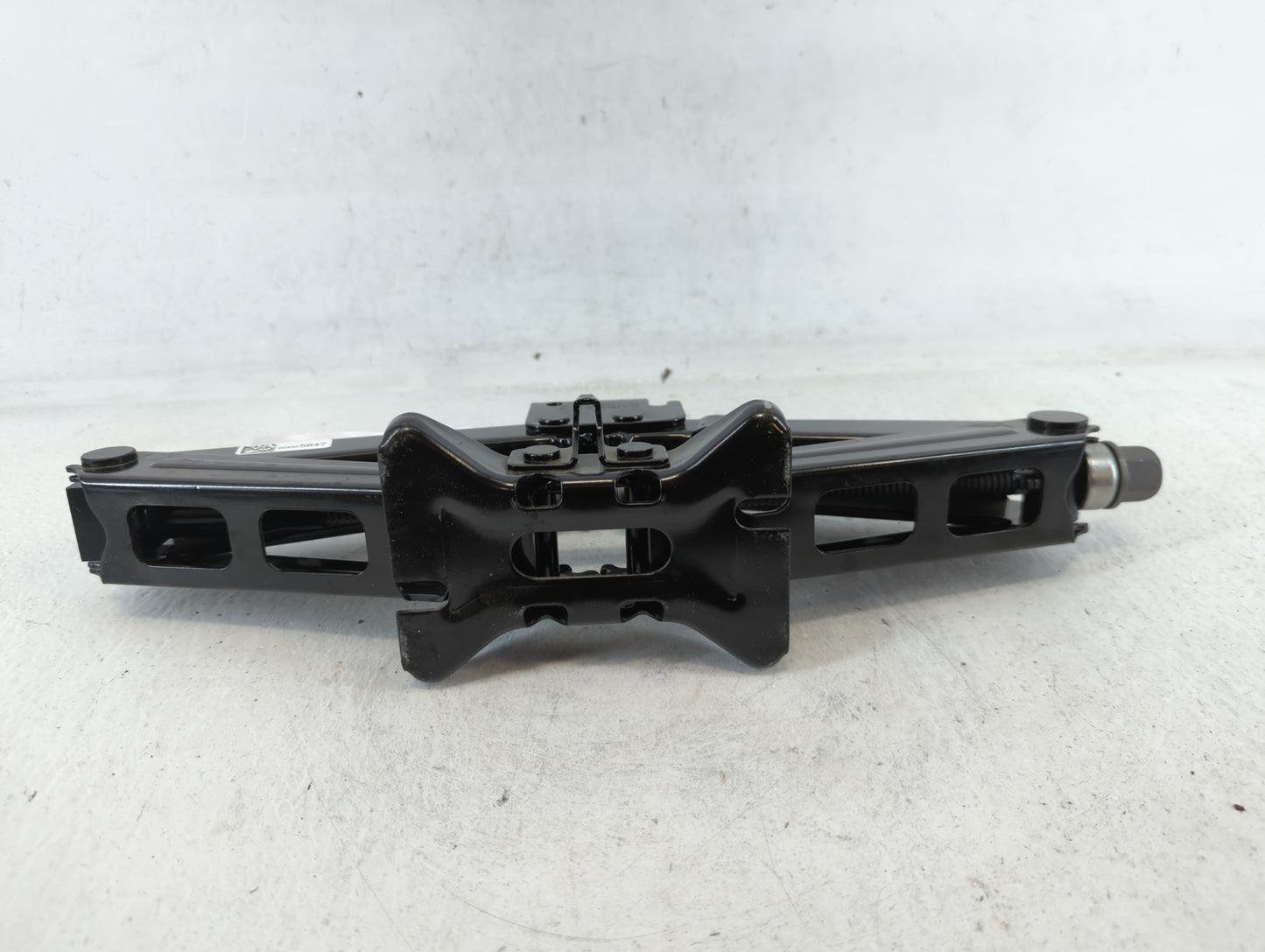 2023 Chevrolet Trailblazer Spare Scissor Car Jack Black - Oemusedautoparts1.com
