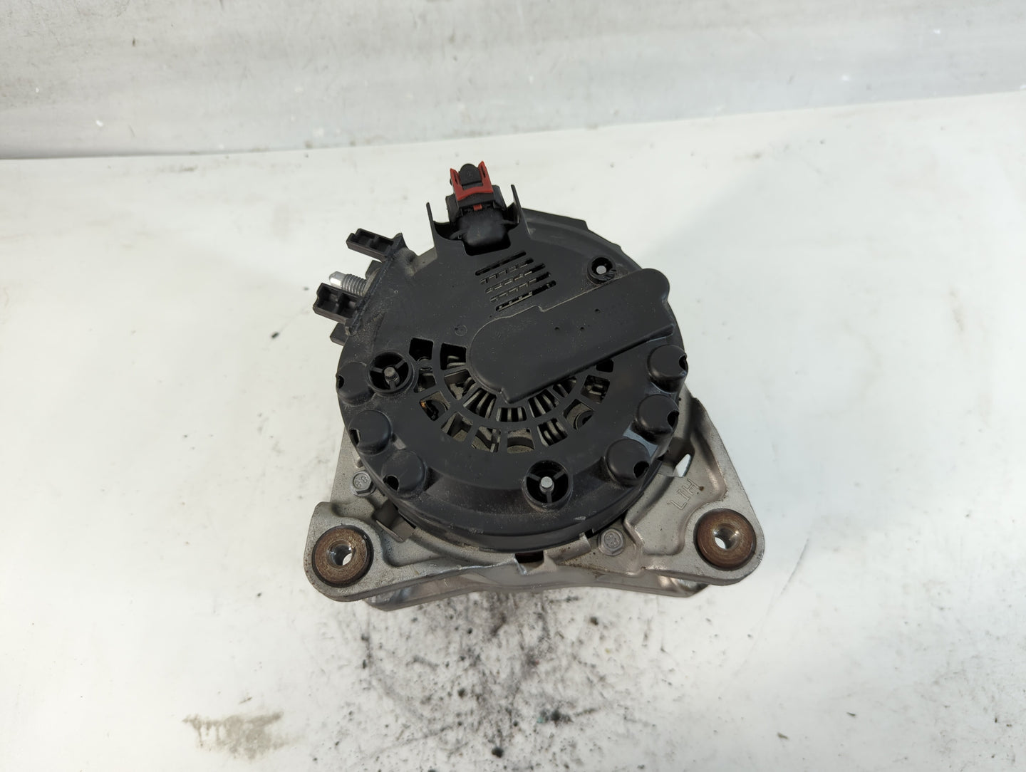 2021-2022 Chevrolet Trailblazer Alternator Replacement Generator Charging Assembly Engine OEM P/N:42798617 Fits OEM Used Aut