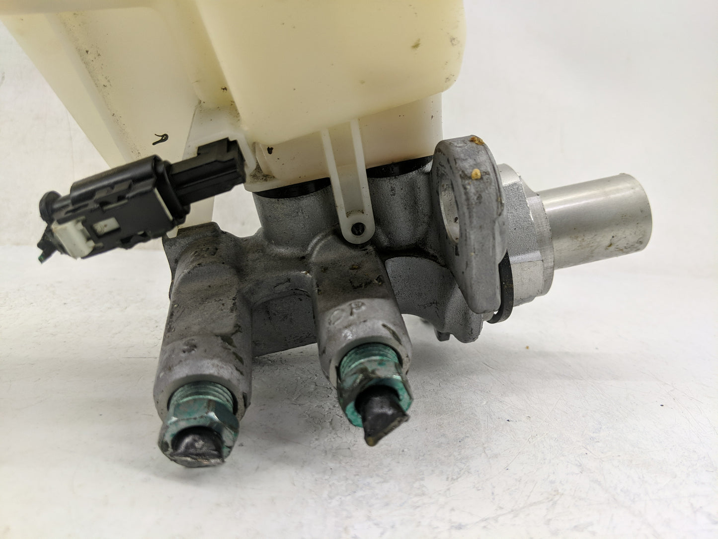 2018-2022 Chevrolet Traverse Brake Master Cylinder - Oemusedautoparts1.com