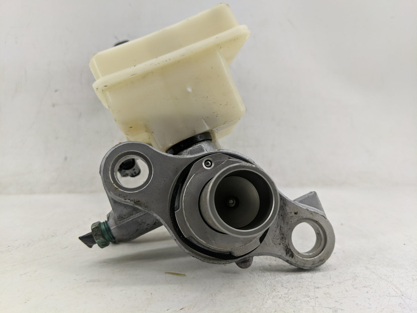 2018-2022 Chevrolet Traverse Brake Master Cylinder - Oemusedautoparts1.com