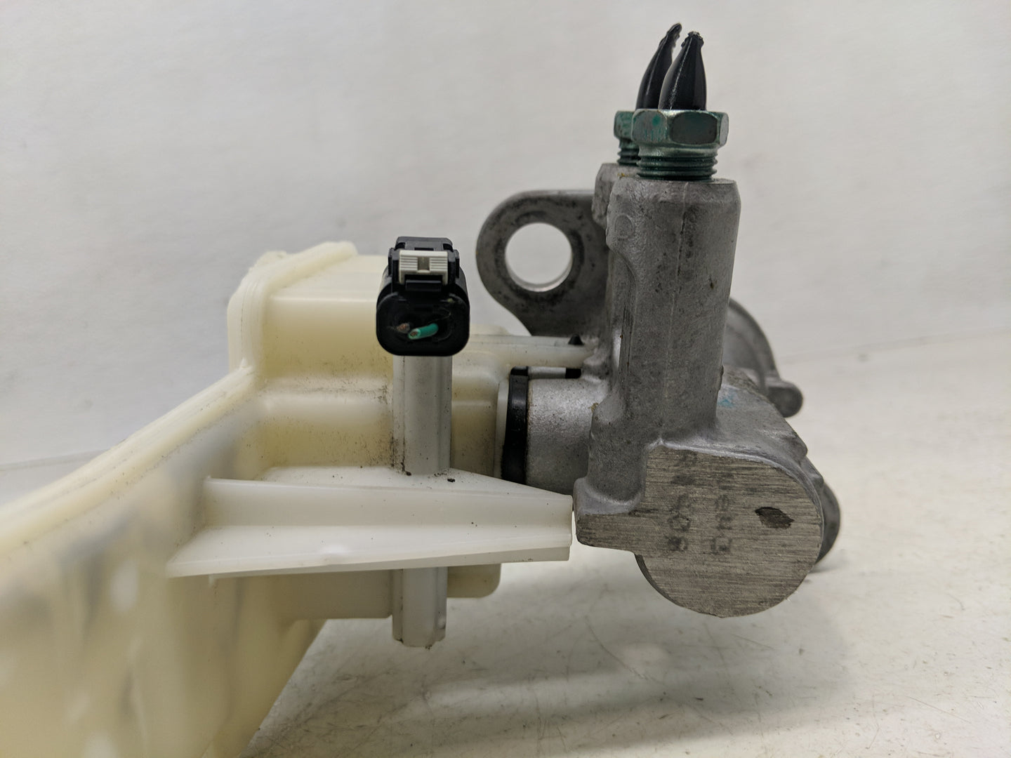 2018-2022 Chevrolet Traverse Brake Master Cylinder 1312057 - Oemusedautoparts1.com