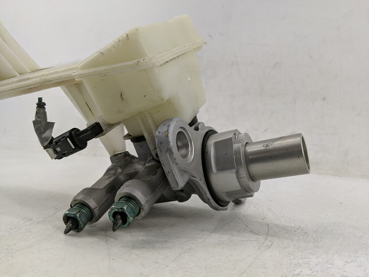 2018-2022 Chevrolet Traverse Brake Master Cylinder - Oemusedautoparts1.com