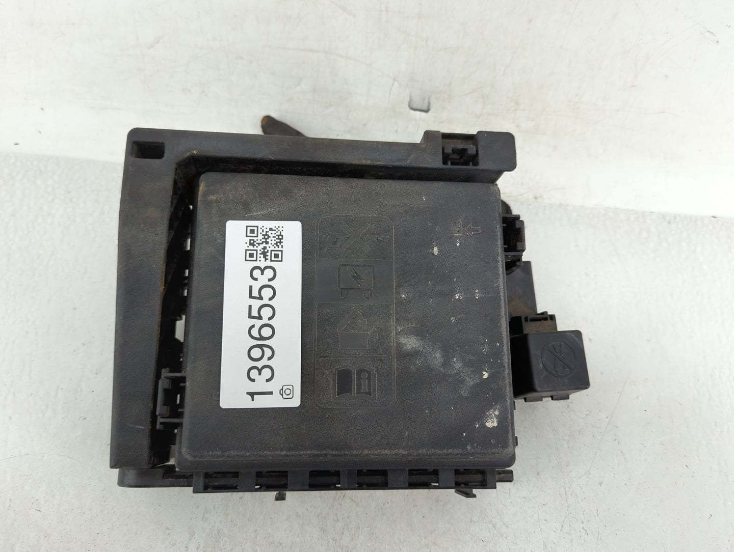 2023 Chevrolet Traverse Fusebox Fuse Box Panel Relay Module P/N:85140176 Fits OEM Used Auto Parts - Oemusedautoparts1.com