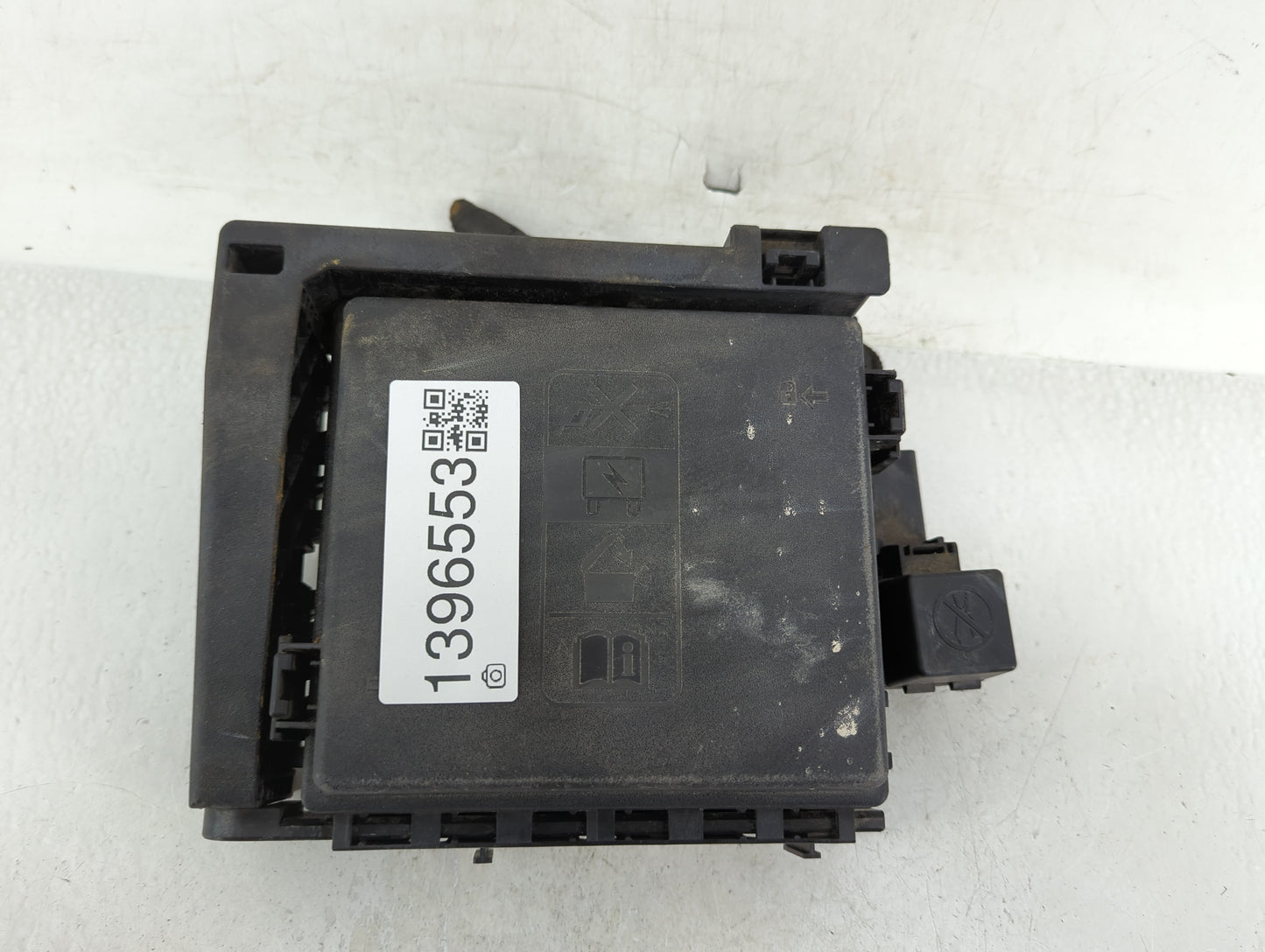 2023 Chevrolet Traverse Fusebox Fuse Box Panel Relay Module P/N:85140176 Fits OEM Used Auto Parts - Oemusedautoparts1.com