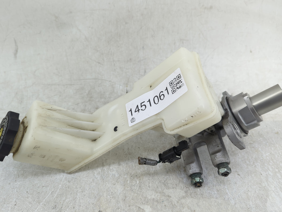 2018-2022 Chevrolet Traverse Brake Master Cylinder 1451061 - Oemusedautoparts1.com