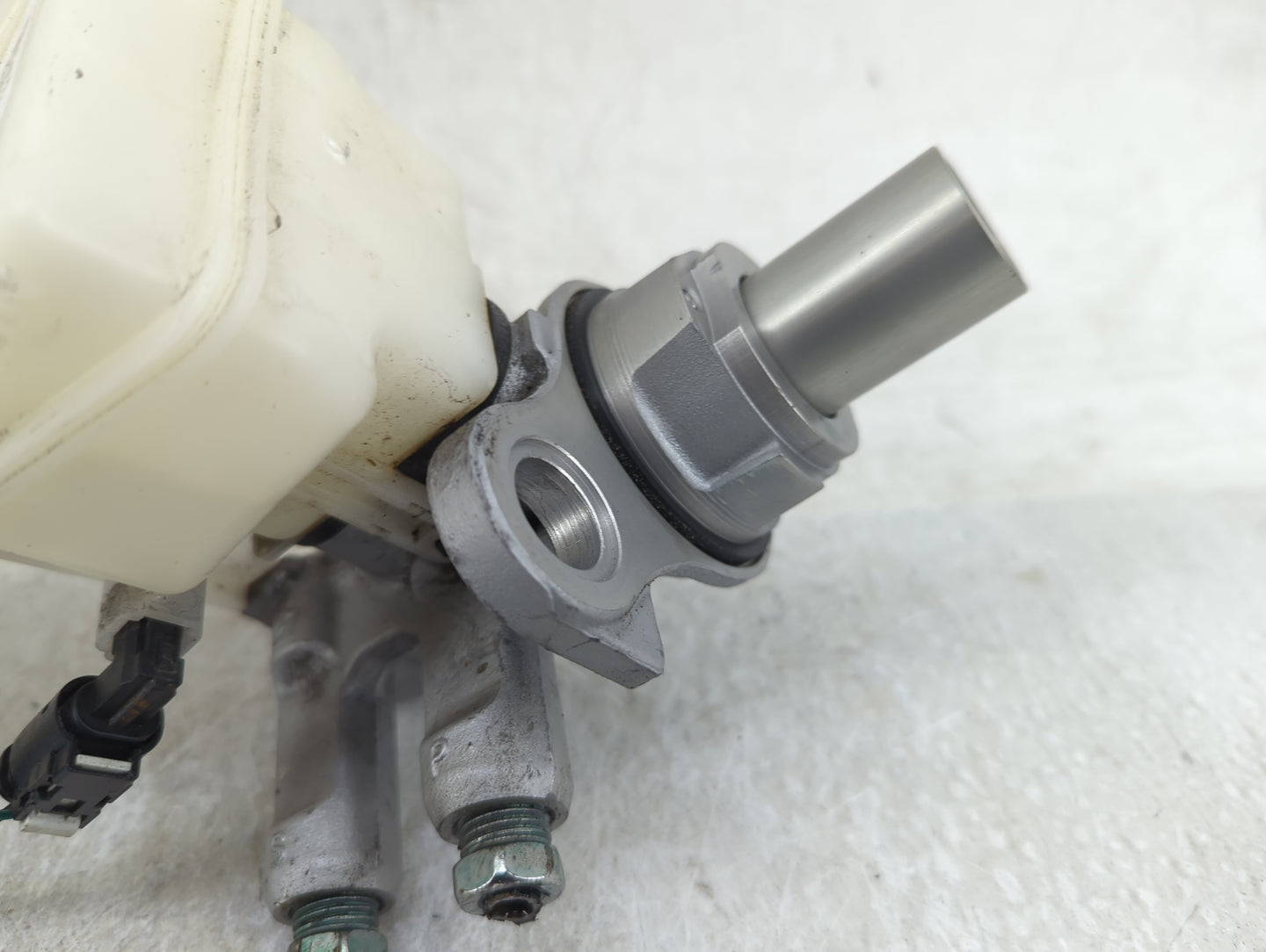 2018-2022 Chevrolet Traverse Brake Master Cylinder - Oemusedautoparts1.com