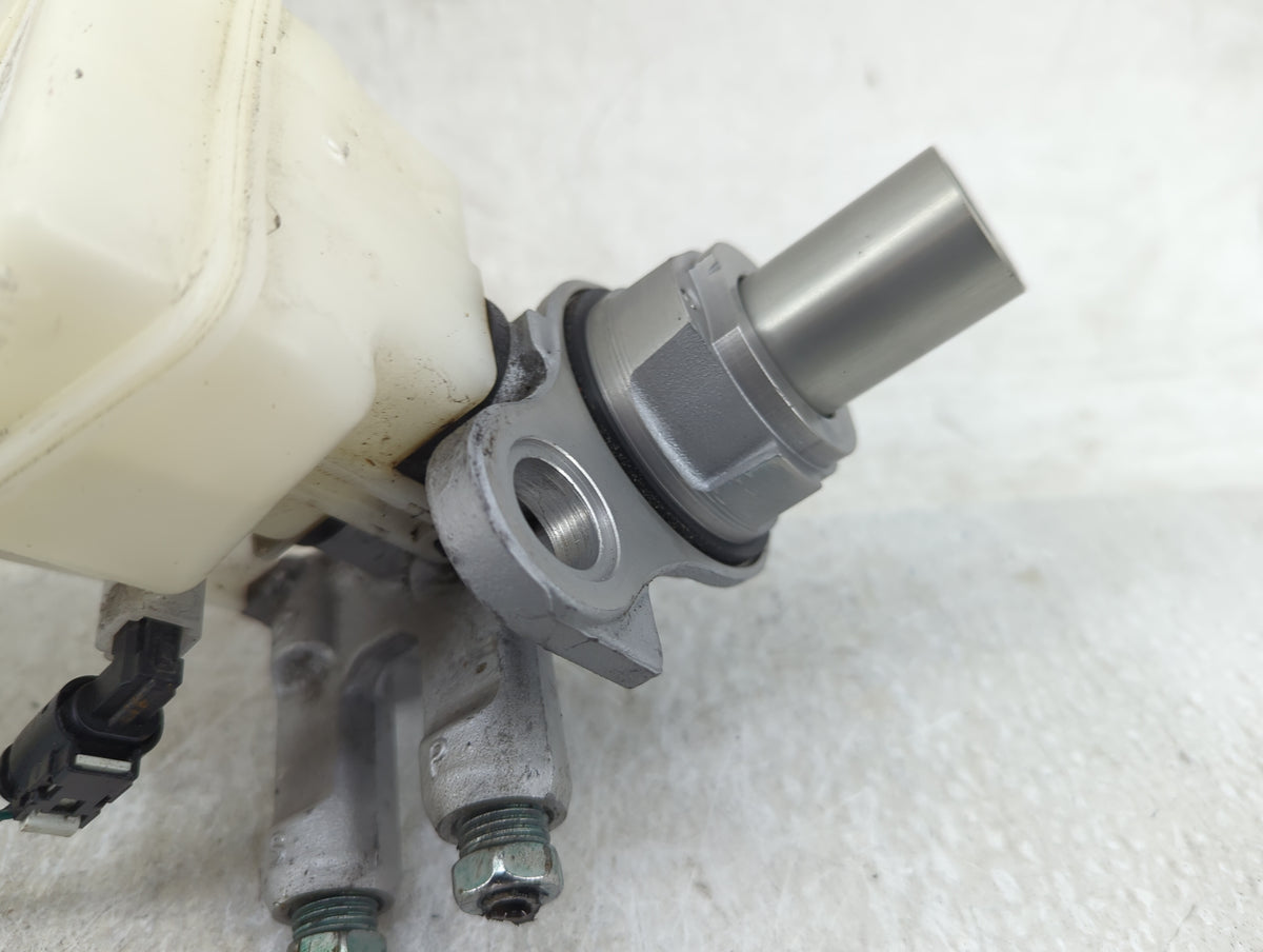 2018-2022 Chevrolet Traverse Brake Master Cylinder 1451061 - Oemusedautoparts1.com