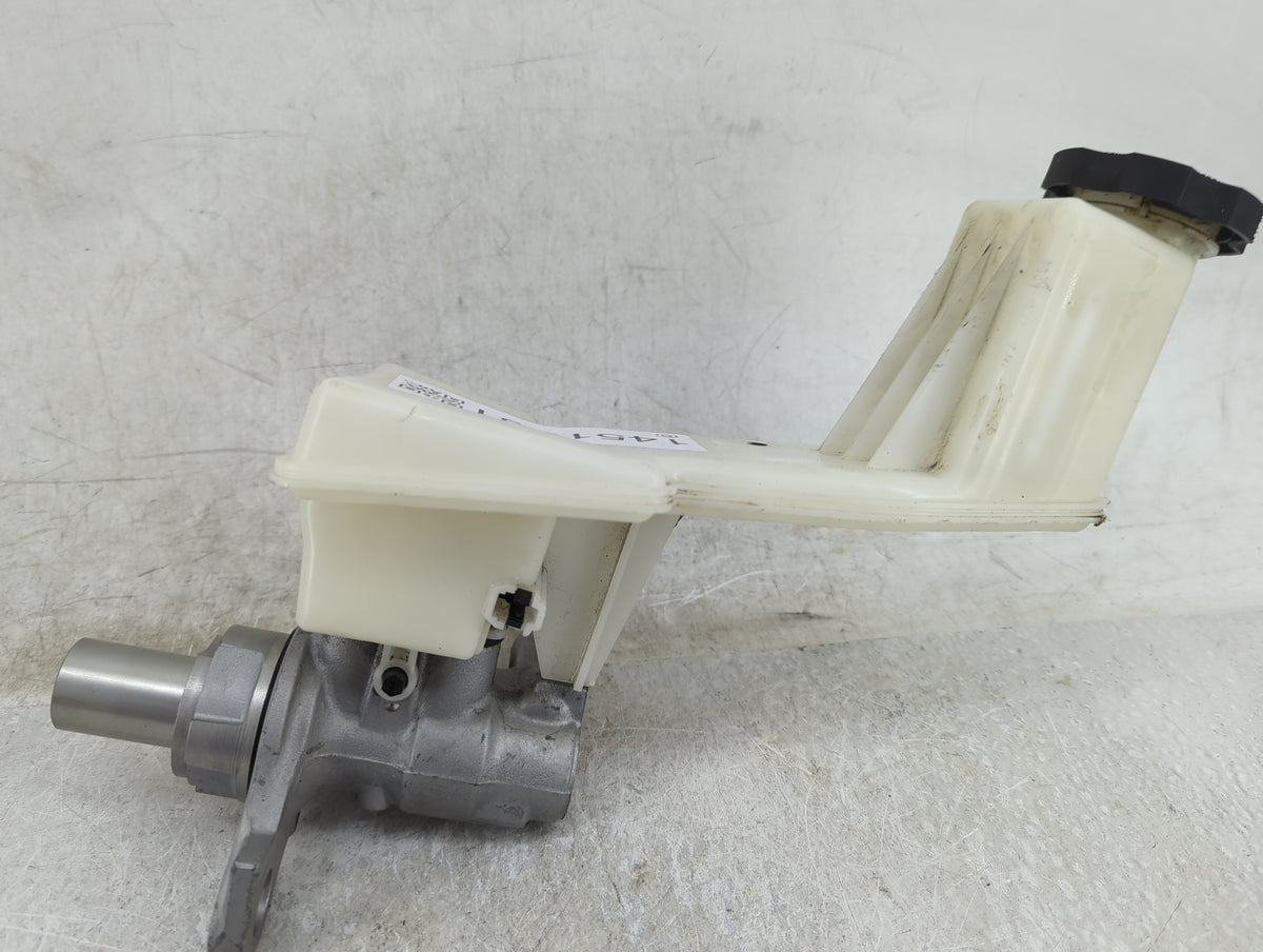 2018-2022 Chevrolet Traverse Brake Master Cylinder 1451061 - Oemusedautoparts1.com