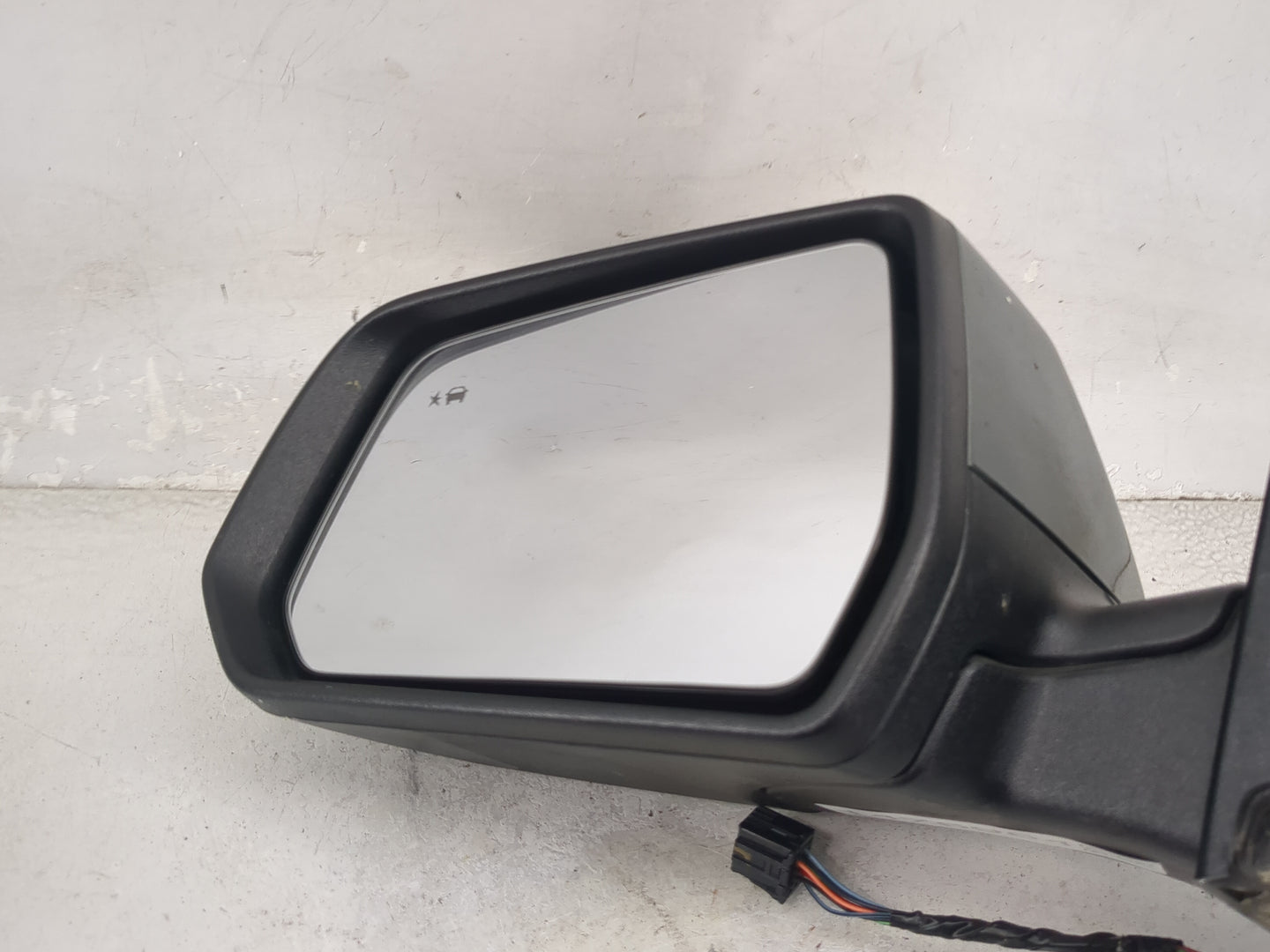 2023 Chevrolet Traverse Driver Side View Mirror - Left Door Mirror OEM Used - Oemusedautoparts1.com