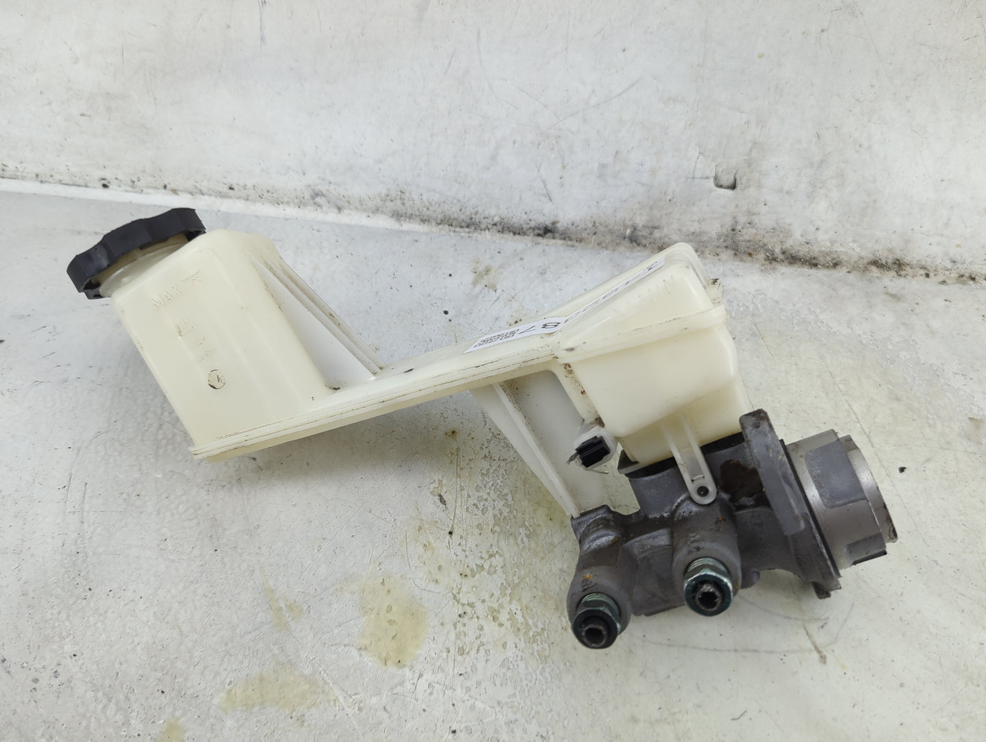 2018-2022 Chevrolet Traverse Brake Master Cylinder 1492387 - Oemusedautoparts1.com