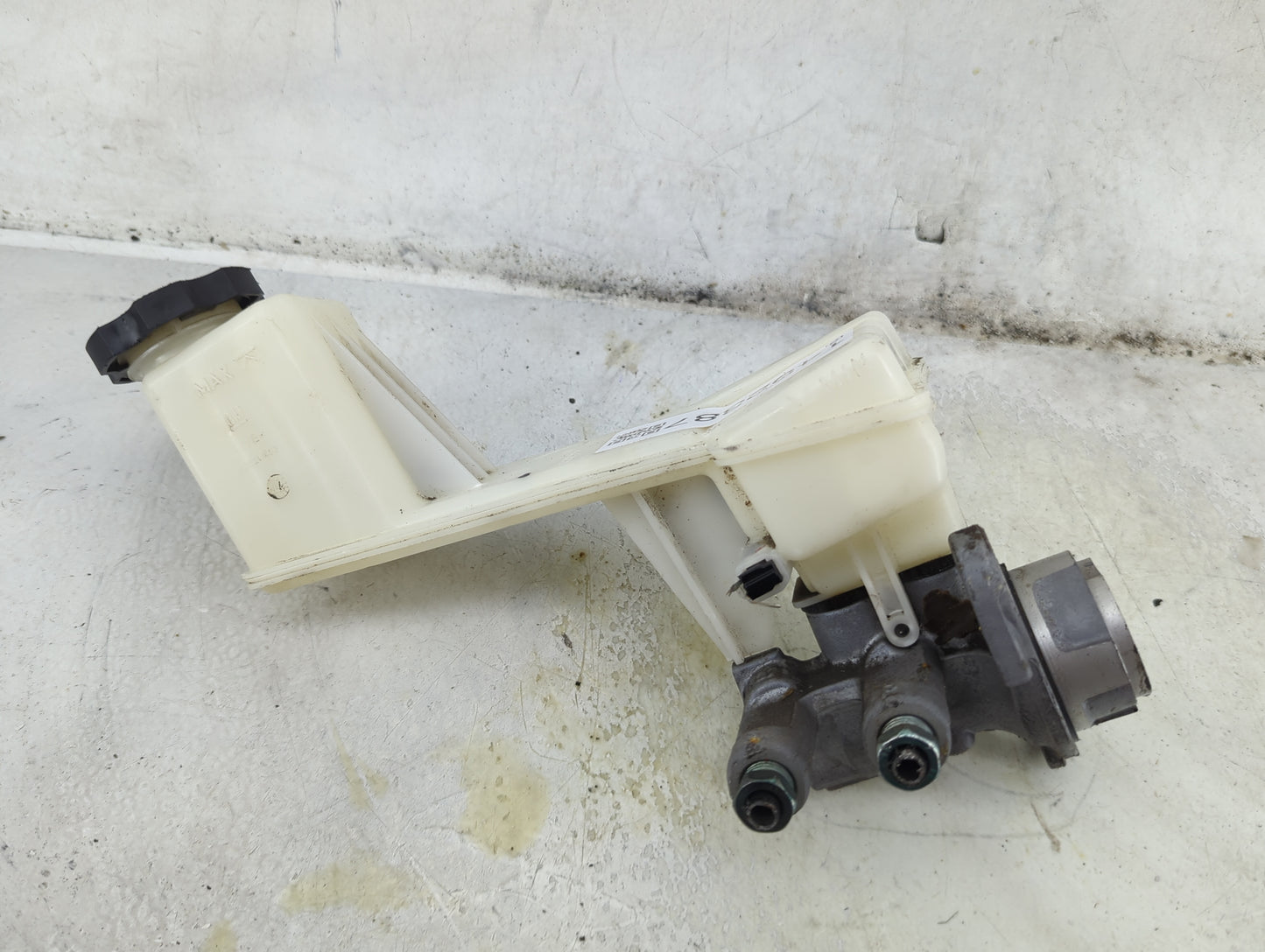 2018-2022 Chevrolet Traverse Brake Master Cylinder 1492387 - Oemusedautoparts1.com