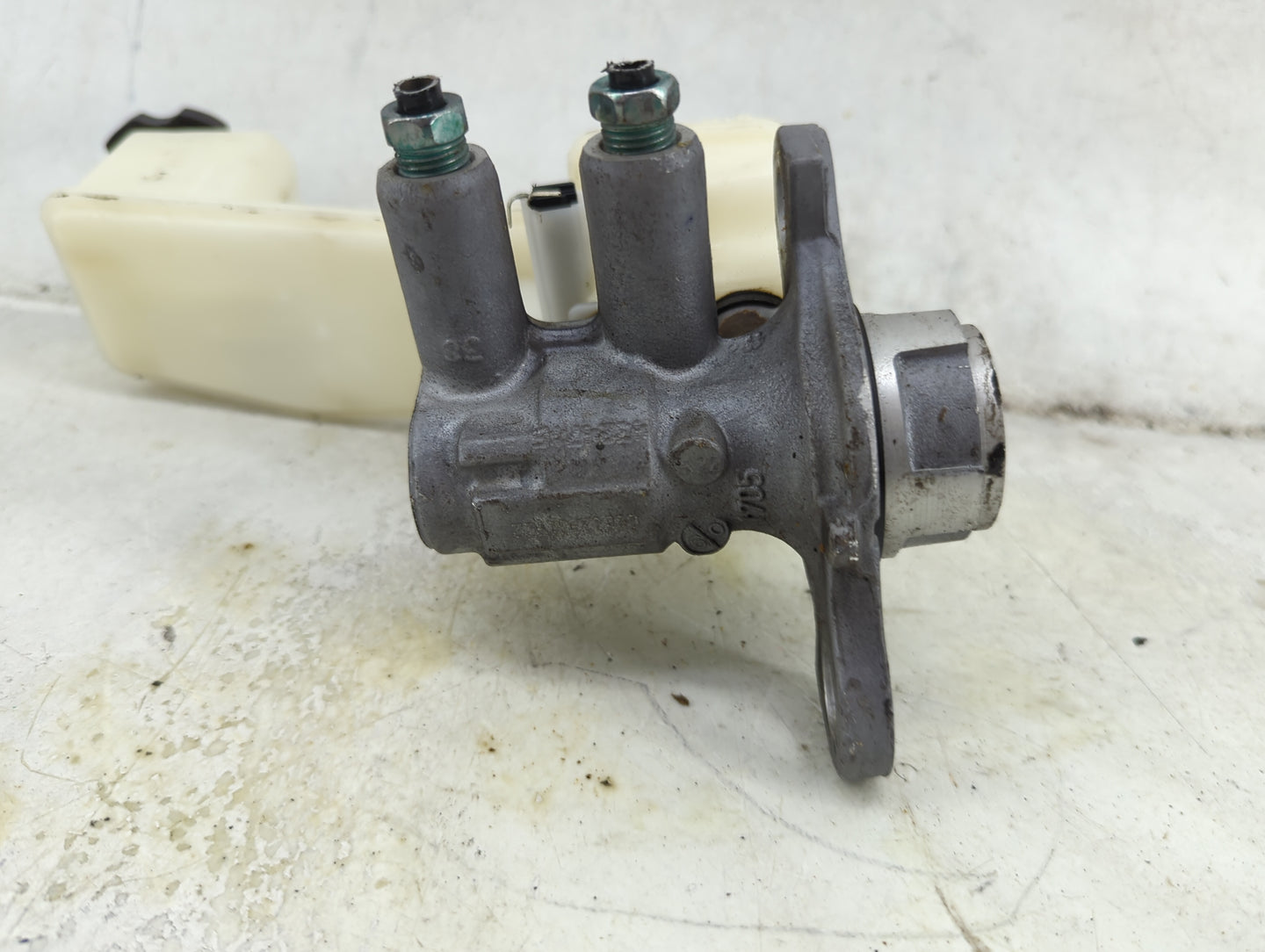 2018-2022 Chevrolet Traverse Brake Master Cylinder 1492387 - Oemusedautoparts1.com