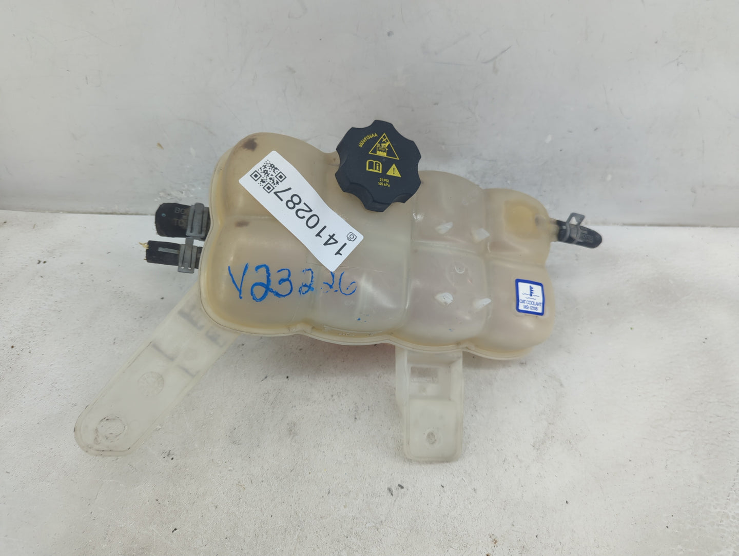 2017-2022 Chrysler Pacifica Windshield Washer Fluid Reservoir Bottle Oem - Oemusedautoparts1.com