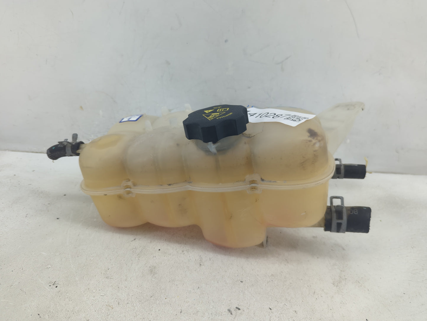 2017-2022 Chrysler Pacifica Windshield Washer Fluid Reservoir Bottle Oem - Oemusedautoparts1.com