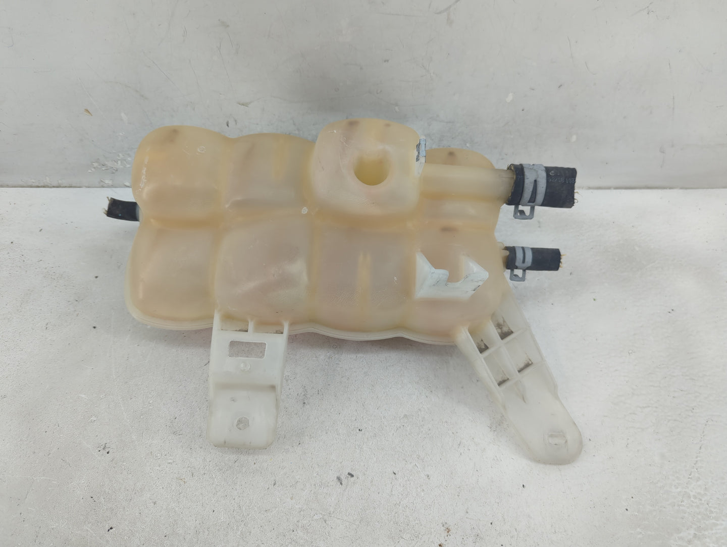 2017-2022 Chrysler Pacifica Windshield Washer Fluid Reservoir Bottle Oem - Oemusedautoparts1.com