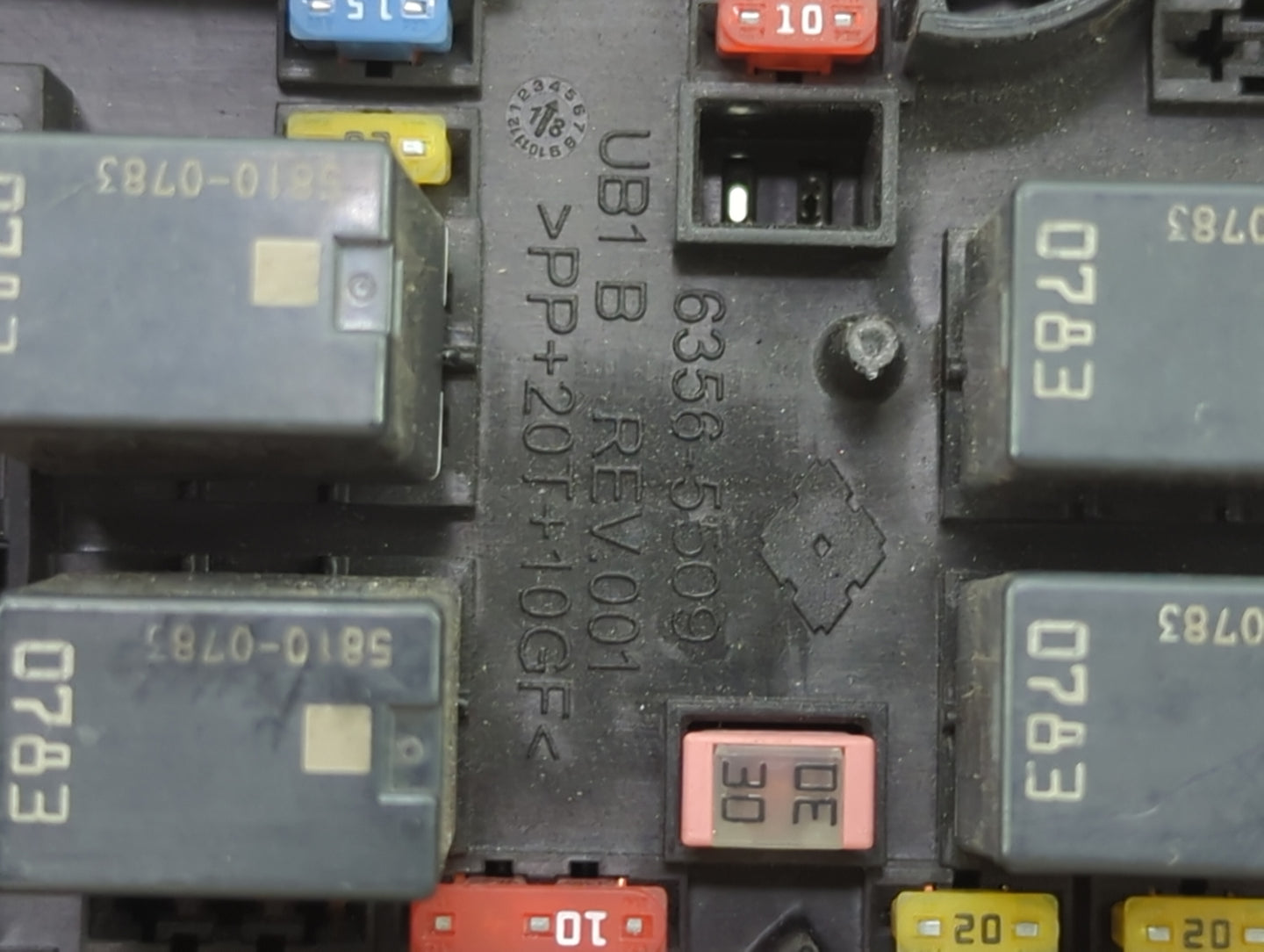 2022 Chrysler Pacifica Fusebox Fuse Box Panel Relay Module P/N:6356-5509 Fits OEM Used Auto Parts - Oemusedautoparts1.com