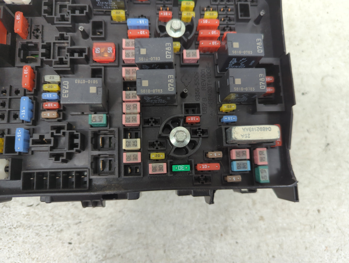 2022 Chrysler Pacifica Fusebox Fuse Box Panel Relay Module P/N:6356-5509 Fits OEM Used Auto Parts - Oemusedautoparts1.com