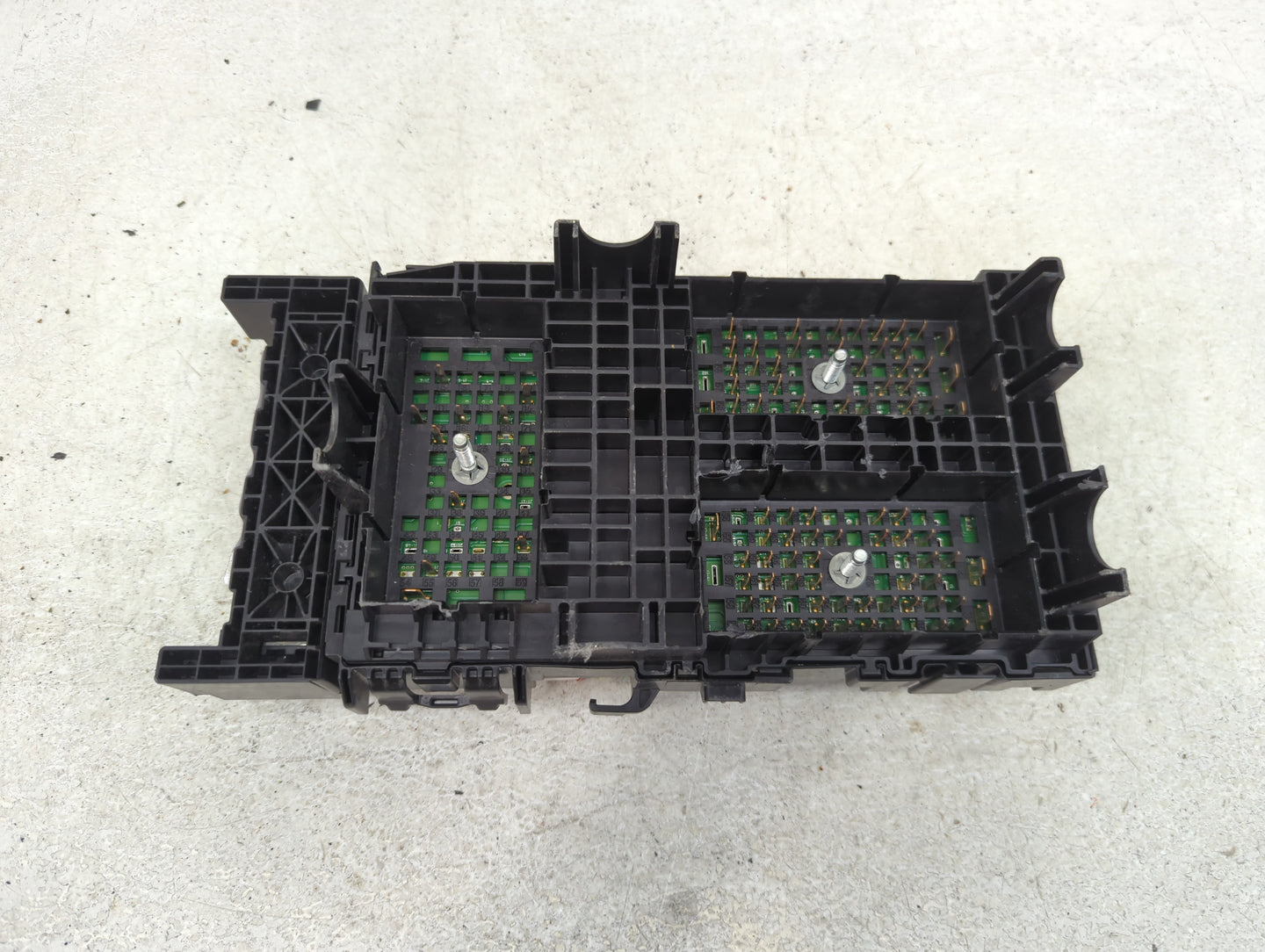 2022 Chrysler Pacifica Fusebox Fuse Box Panel Relay Module P/N:6356-5509 Fits OEM Used Auto Parts - Oemusedautoparts1.com