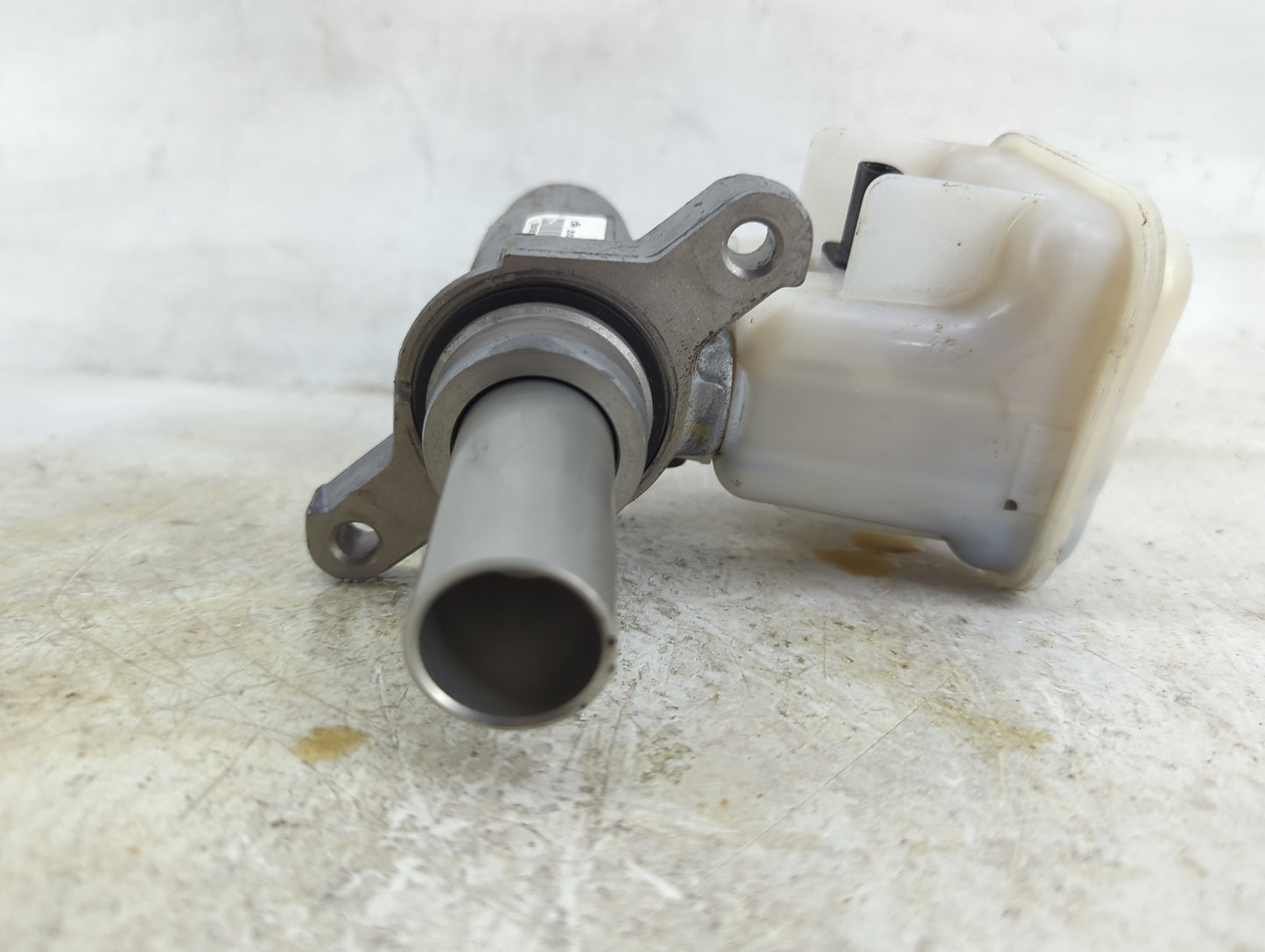 2017-2022 Chrysler Pacifica Brake Master Cylinder 1496684 - Oemusedautoparts1.com