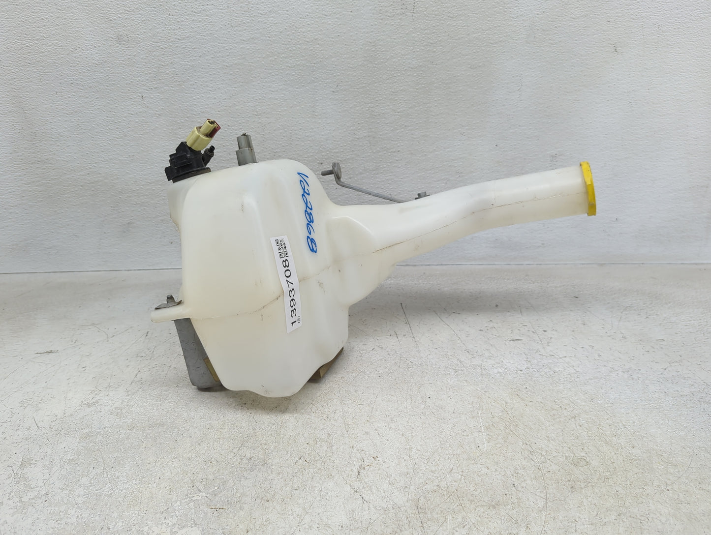 2011 Dodge Challenger Radiator Coolant Overflow Expansion Tank Bottle 1393708 - Oemusedautoparts1.com