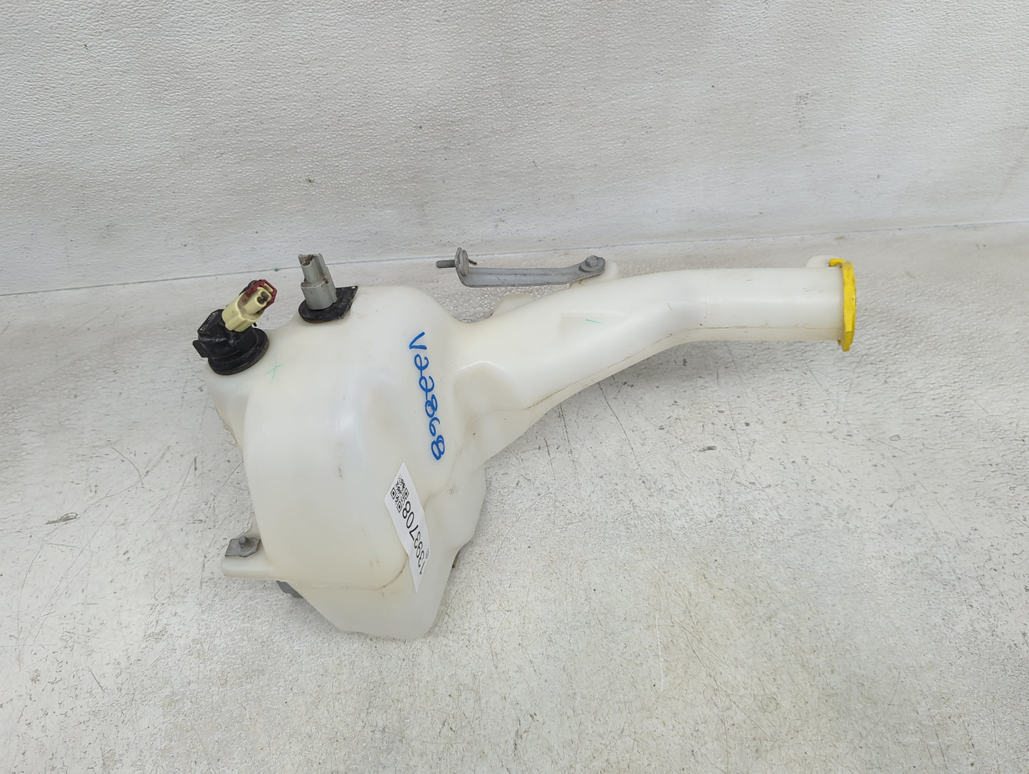 2011 Dodge Challenger Radiator Coolant Overflow Expansion Tank Bottle 1393708 - Oemusedautoparts1.com