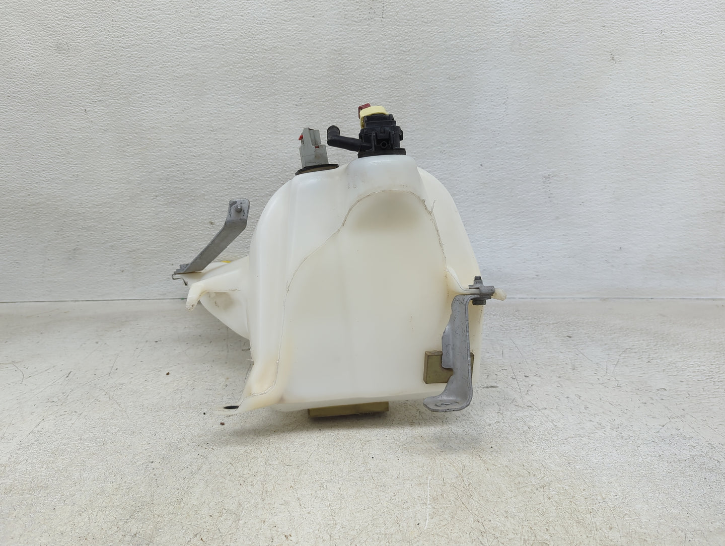 2011 Dodge Challenger Radiator Coolant Overflow Expansion Tank Bottle 1393708 - Oemusedautoparts1.com