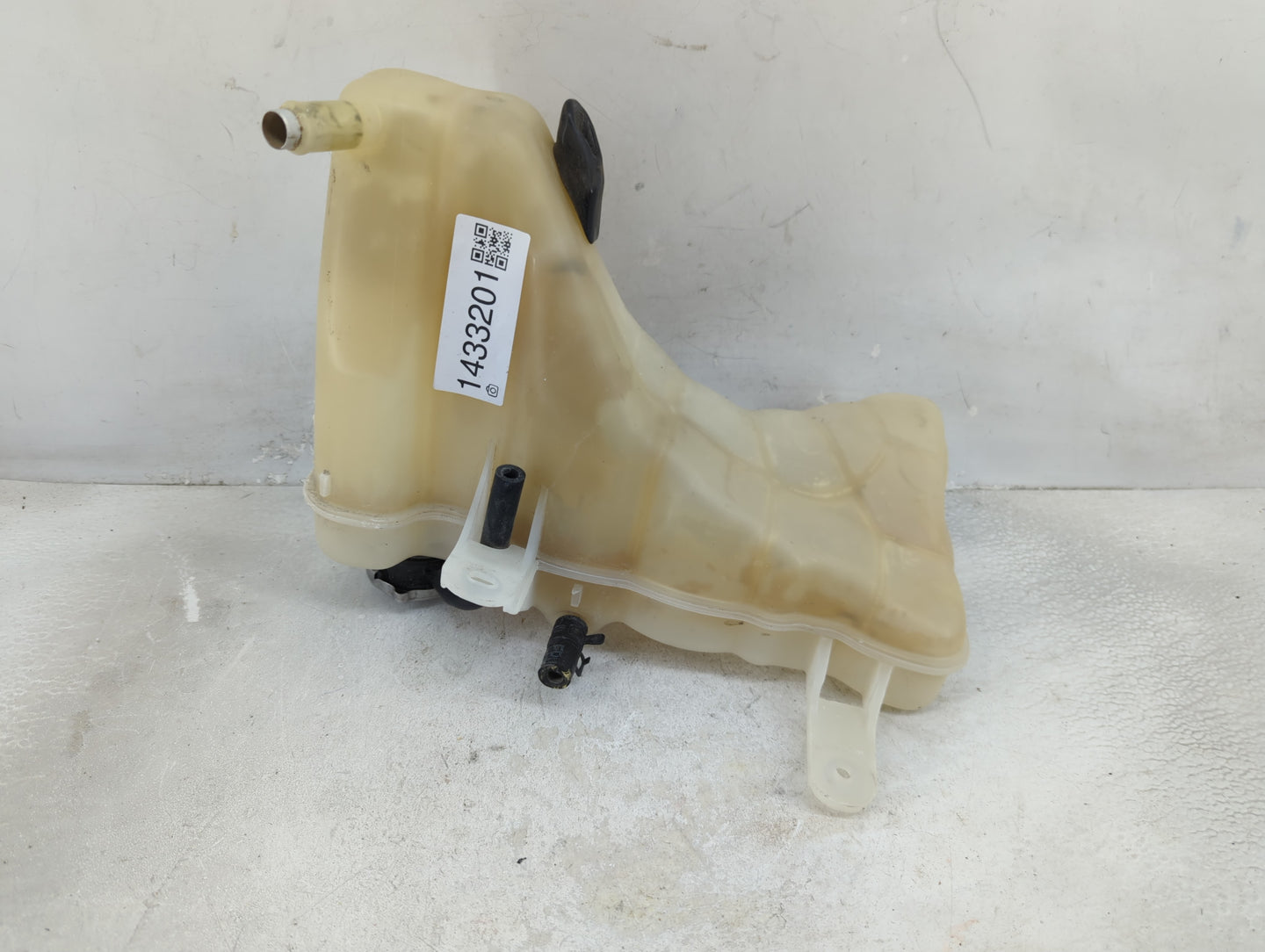 2014-2022 Dodge Challenger Windshield Washer Fluid Reservoir Bottle Oem - Oemusedautoparts1.com