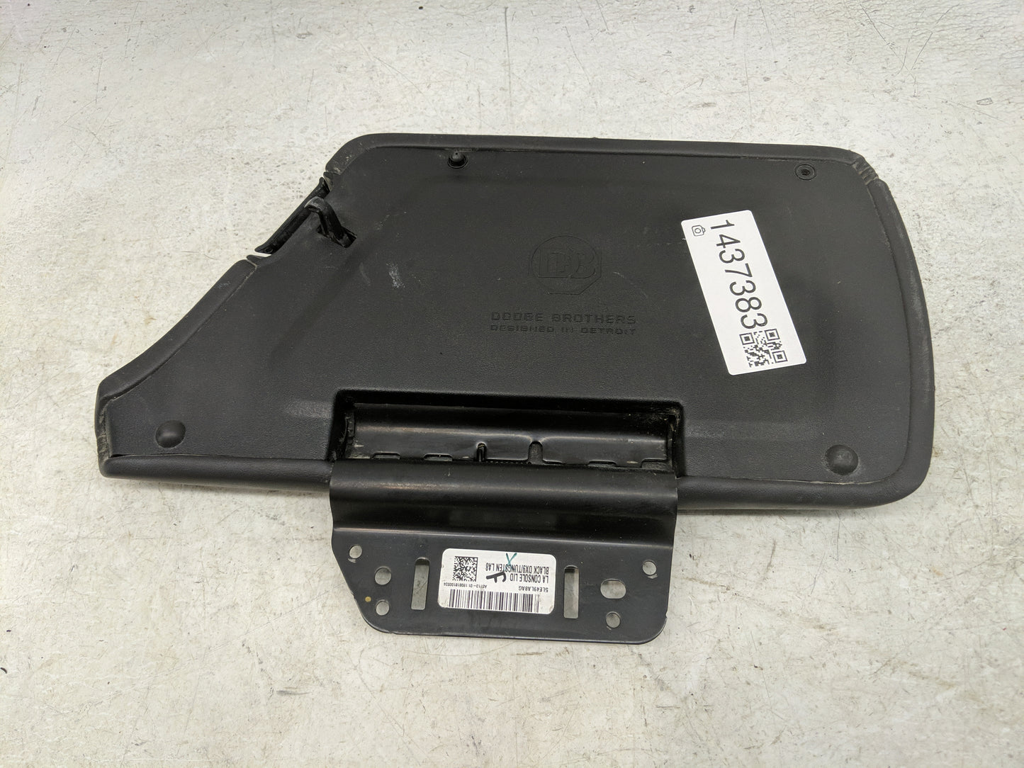 2023 Dodge Challenger Center Console Armrest Cover Lid P/N:5LE49LA8AG Fits OEM Used Auto Parts - Oemusedautoparts1.com