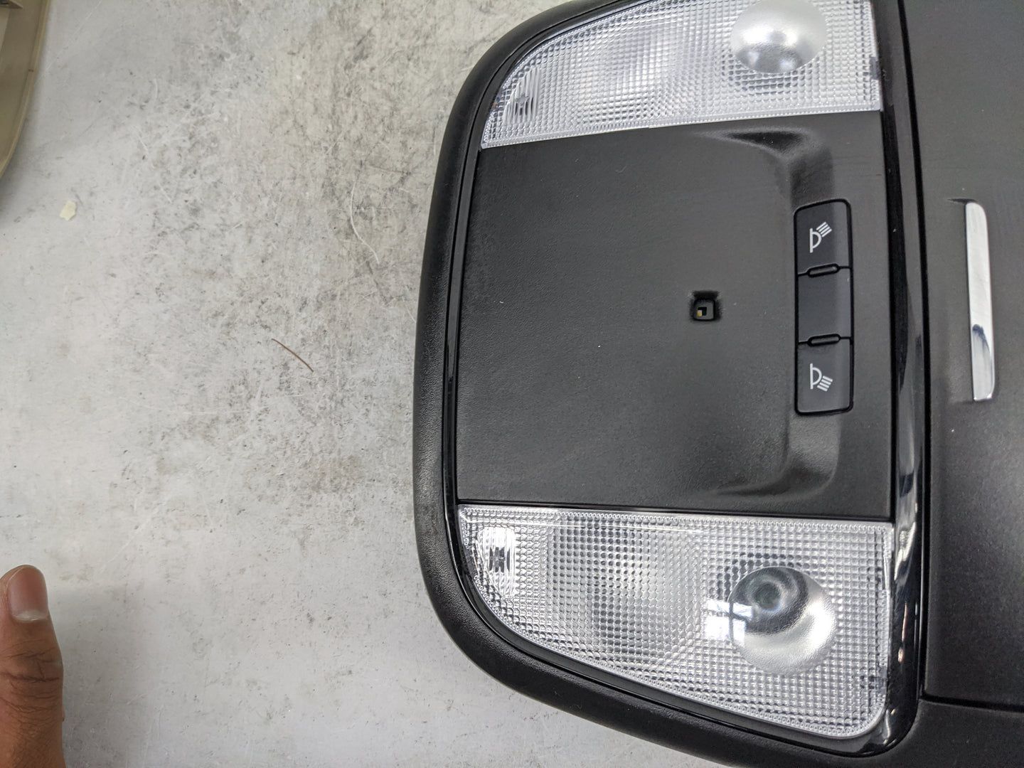 2023 Dodge Durango Overhead Roof Console Black - Oemusedautoparts1.com