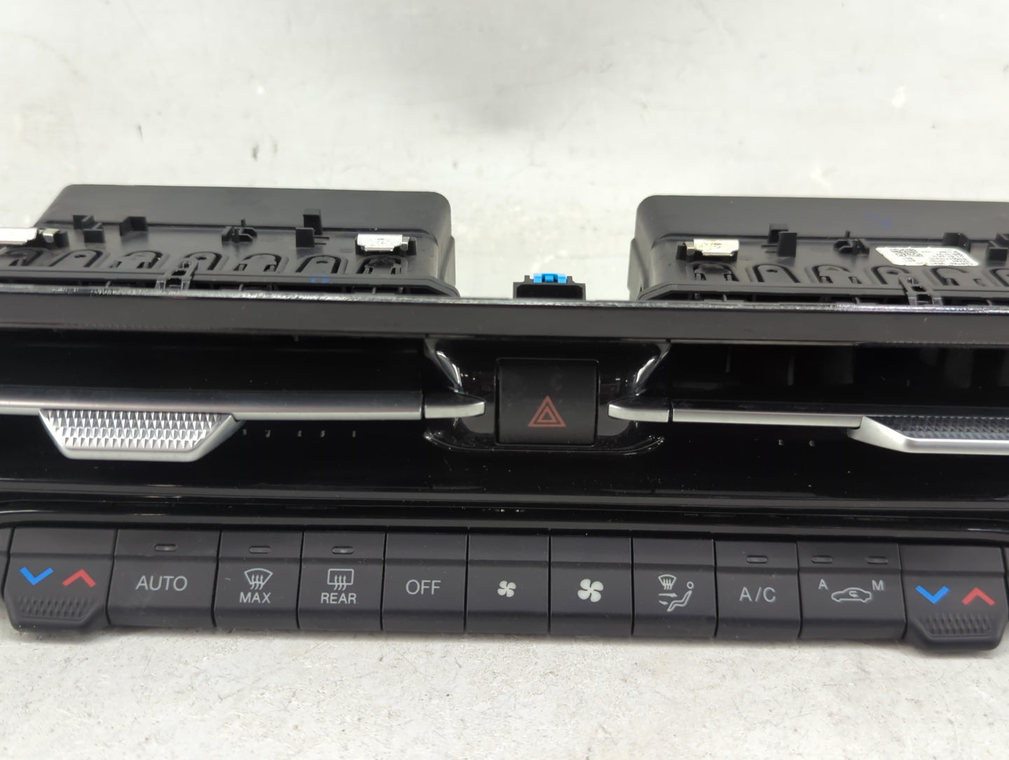 2023 Dodge Hornet Climate Control Module Temperature AC/Heater Replacement P/N:01561716810 Fits OEM Used Auto Parts - Oemuse