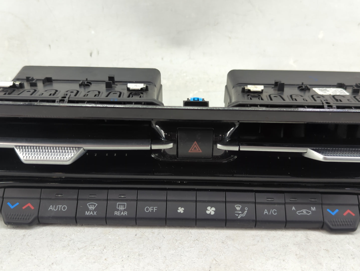 2023 Dodge Hornet Climate Control Module Temperature AC/Heater Replacement P/N:01561716810 Fits OEM Used Auto Parts - Oemuse