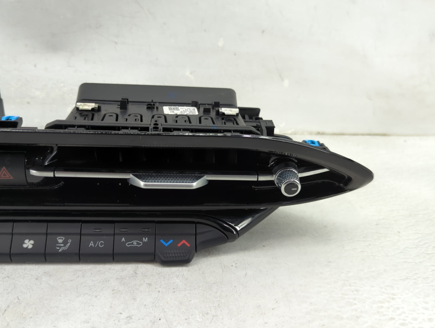 2023 Dodge Hornet Climate Control Module Temperature AC/Heater Replacement P/N:01561716810 Fits OEM Used Auto Parts - Oemuse