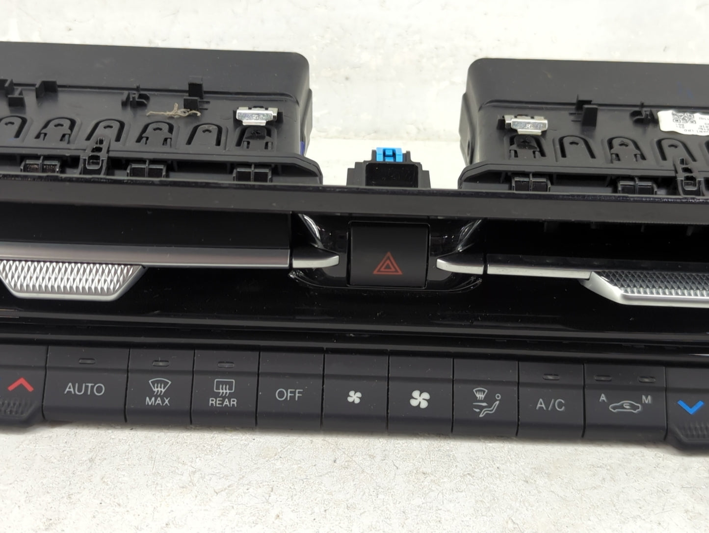 2023 Dodge Hornet Climate Control Module Temperature AC/Heater Replacement P/N:01561716810 Fits OEM Used Auto Parts - Oemuse
