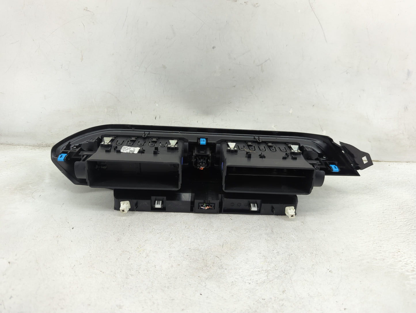 2023 Dodge Hornet Climate Control Module Temperature AC/Heater Replacement P/N:01561716810 Fits OEM Used Auto Parts - Oemuse
