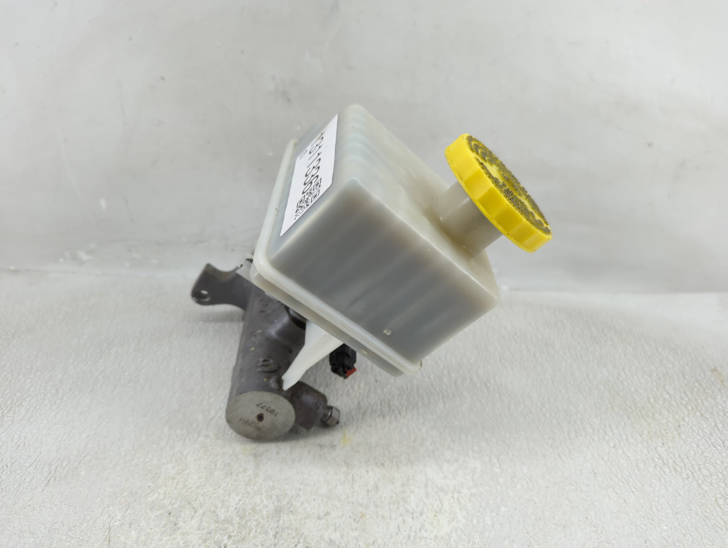 2007-2008 Dodge Ram 1500 Brake Master Cylinder - Oemusedautoparts1.com