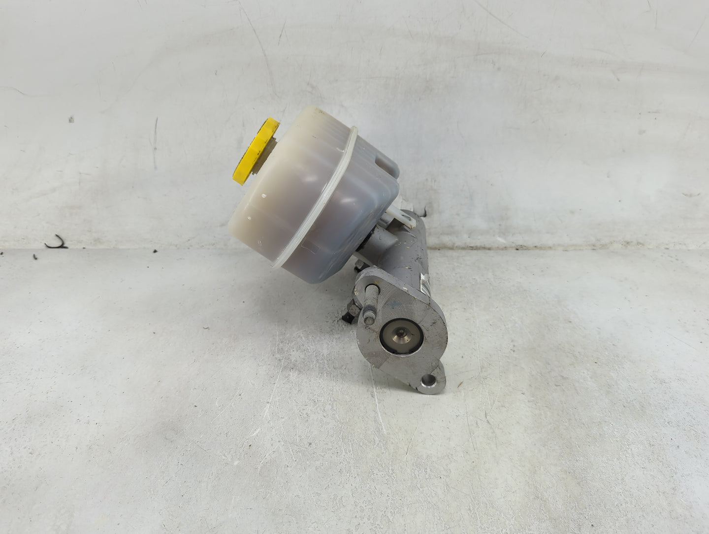 Dodge Ram 2500 Brake Master Cylinder 1490013 - Oemusedautoparts1.com