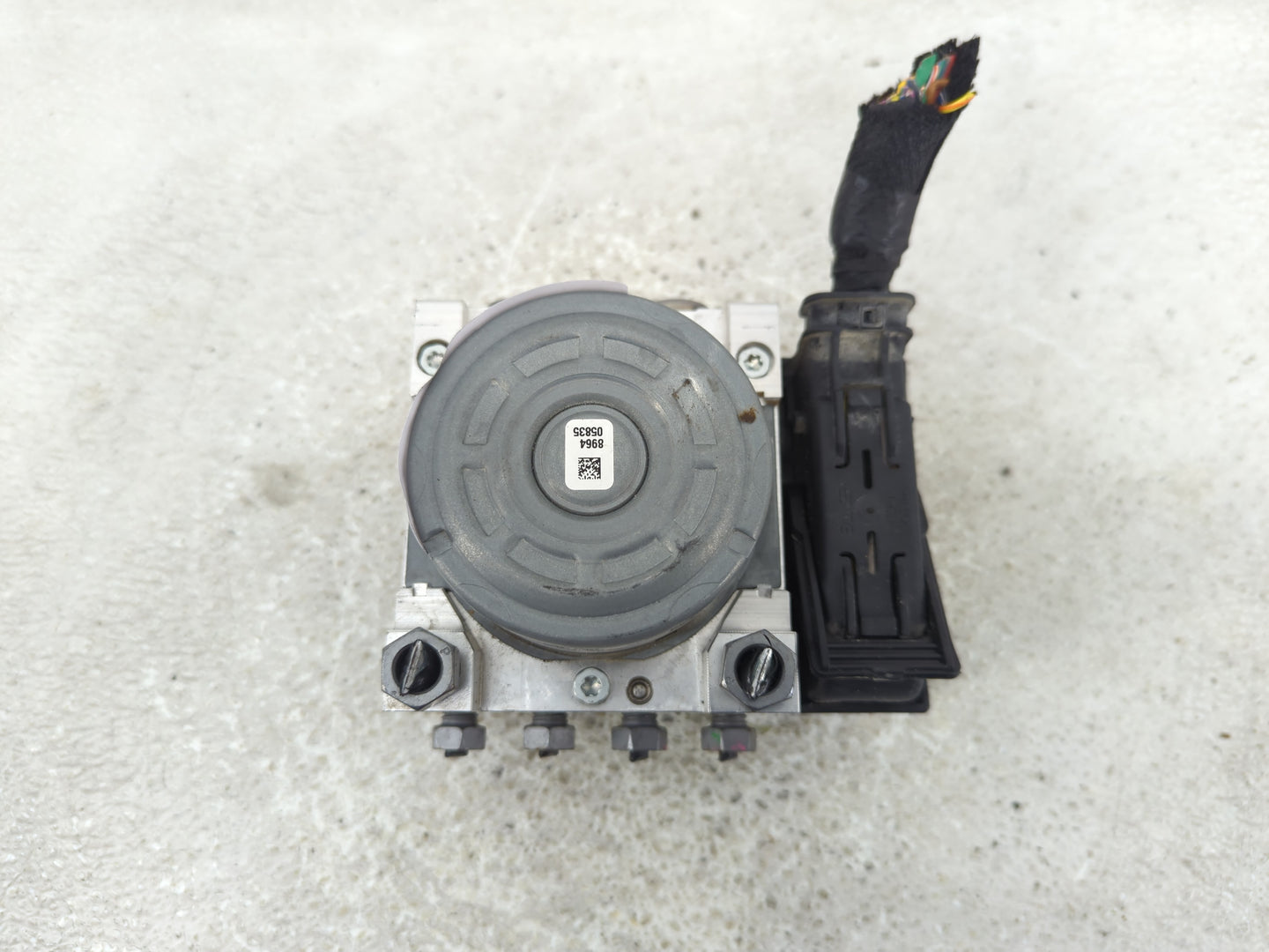 2019-2020 Ford Edge ABS Pump Control Module Replacement P/N:P2GC-2B373-BA Fits Fits 2019 2020 OEM Used Auto Parts - Oemuseda