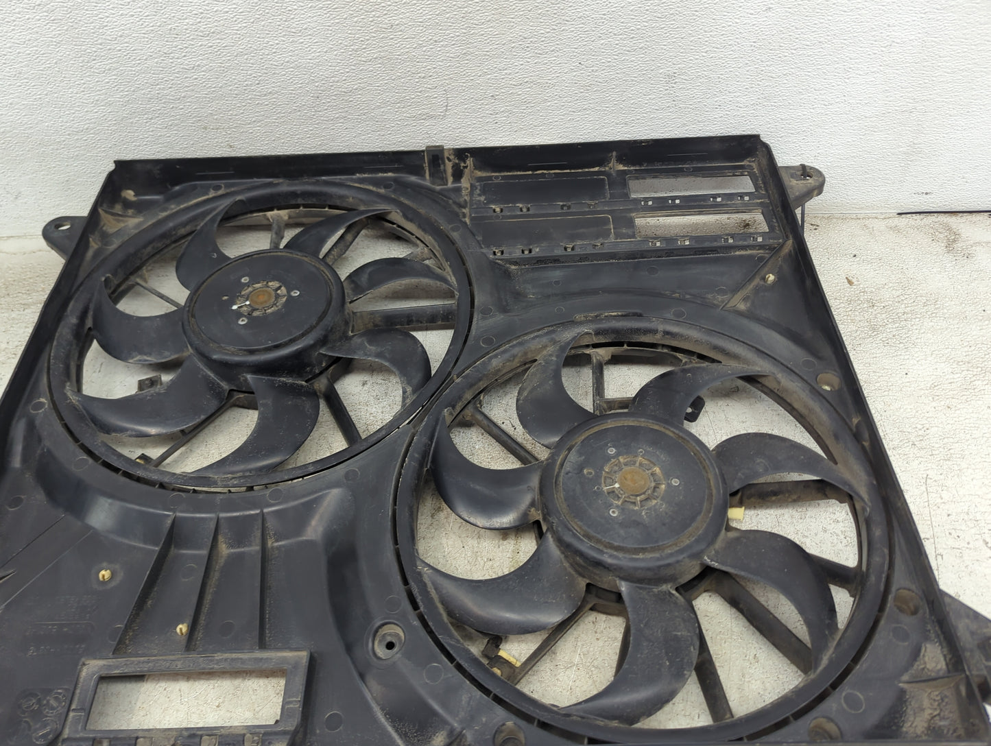 2015-2020 Ford Edge Left Radiator Fan Motor Assembly - Oemusedautoparts1.com