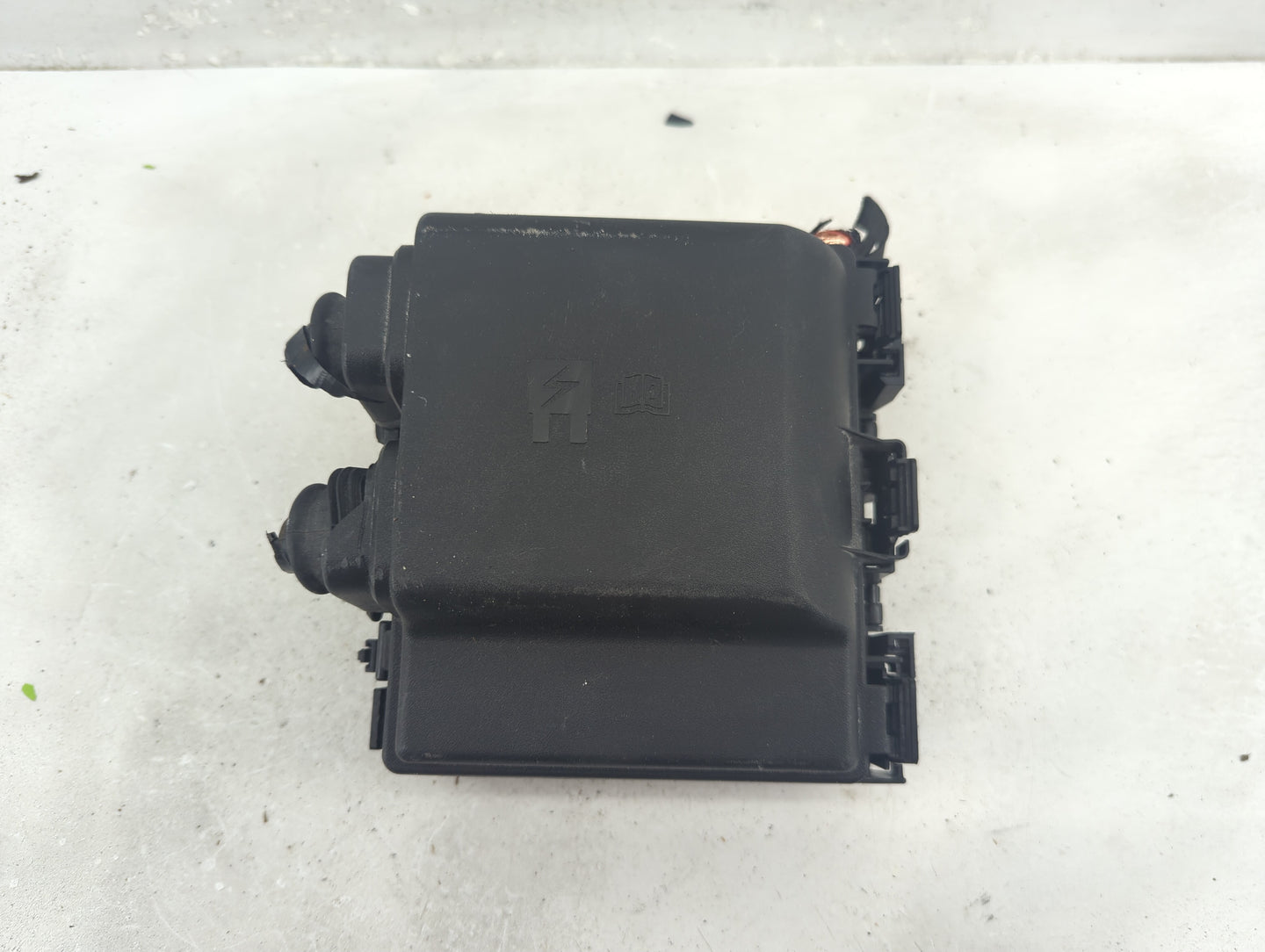 2023 Ford Escape Fusebox Fuse Box Panel Relay Module P/N:PZ1T-14D068-NAB Fits OEM Used Auto Parts - Oemusedautoparts1.com