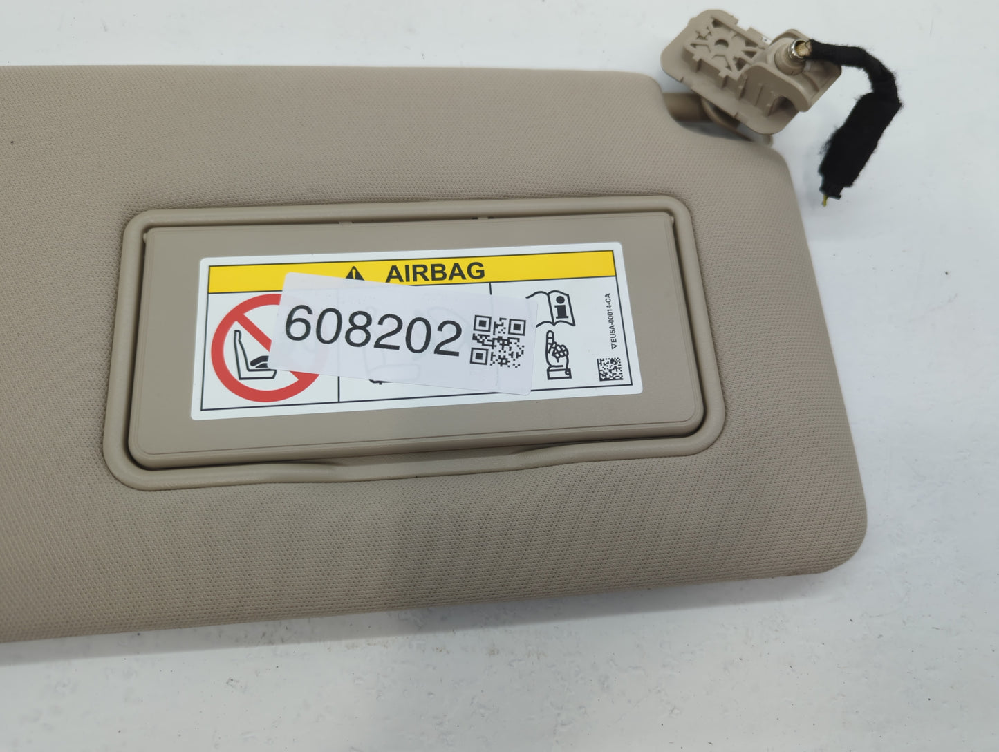 2023 Ford Expedition Sun Visor Shade Replacement Passenger Right Mirror Fits OEM Used Auto Parts - Oemusedautoparts1.com