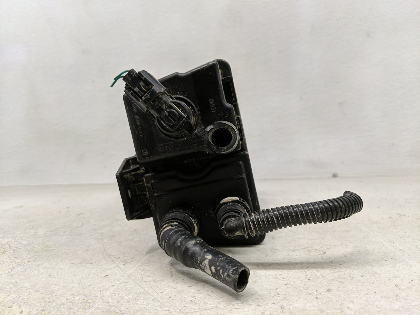 2023 Ford Explorer Fuel Vapor Charcoal Canister - Oemusedautoparts1.com