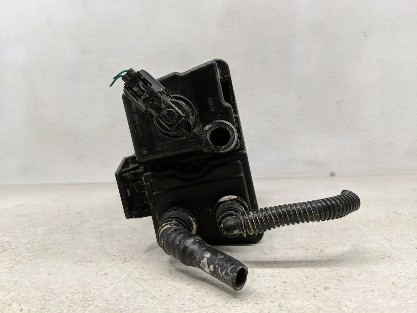 2023 Ford Explorer Fuel Vapor Charcoal Canister - Oemusedautoparts1.com