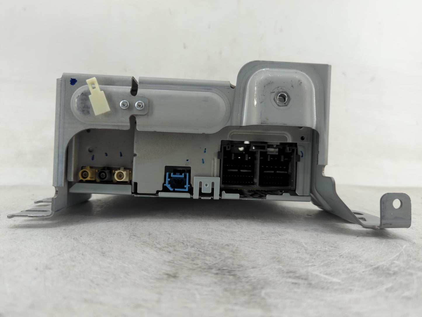2023 Ford Explorer Radio AM FM Cd Player Receiver Replacement P/N:NB5T-18K810-DB Fits OEM Used Auto Parts - Oemusedautoparts