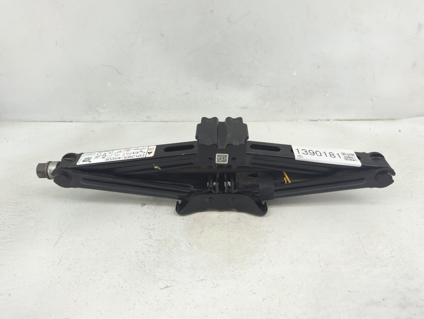 2023 Ford Explorer Spare Scissor Car Jack - Oemusedautoparts1.com