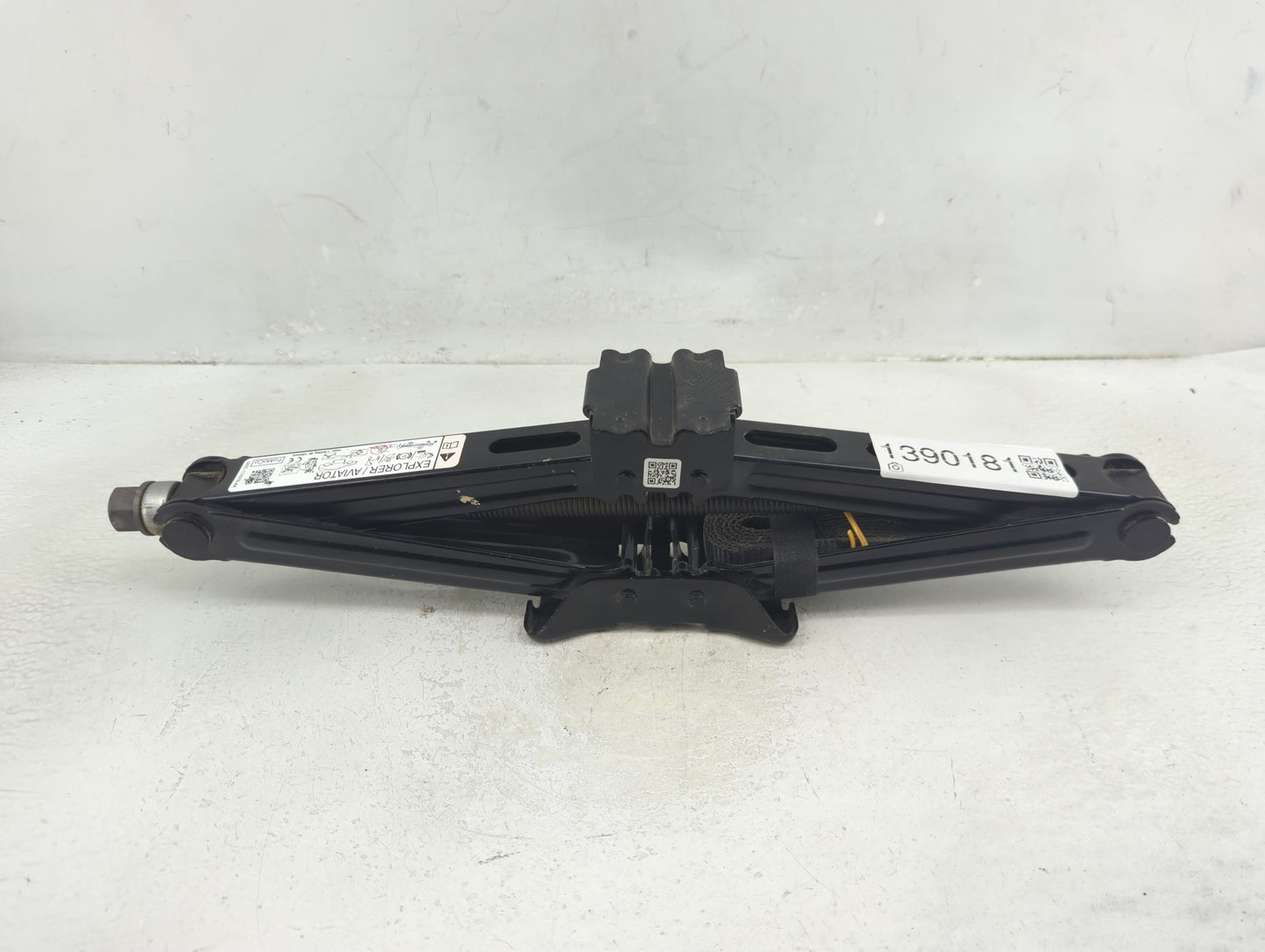 2023 Ford Explorer Spare Scissor Car Jack - Oemusedautoparts1.com