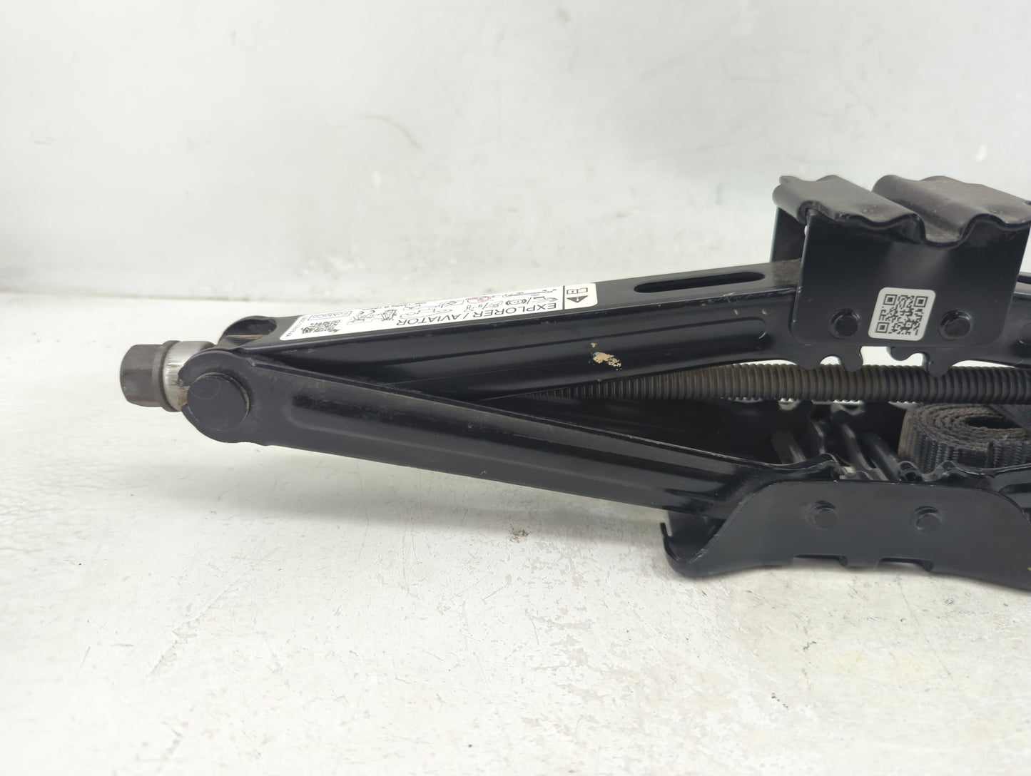 2023 Ford Explorer Spare Scissor Car Jack - Oemusedautoparts1.com