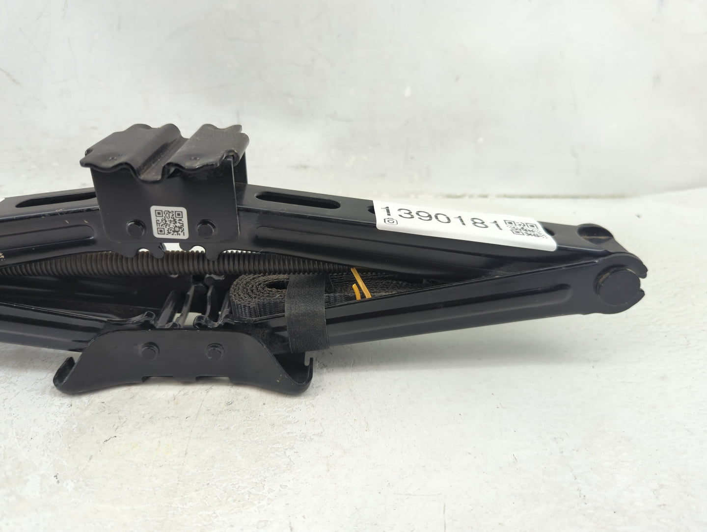2023 Ford Explorer Spare Scissor Car Jack - Oemusedautoparts1.com